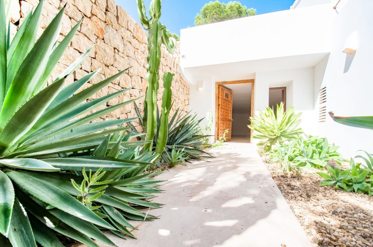 4 bedroom Villa for sale in Moraira with pool - € 1,975,000 (Ref: 8669096)