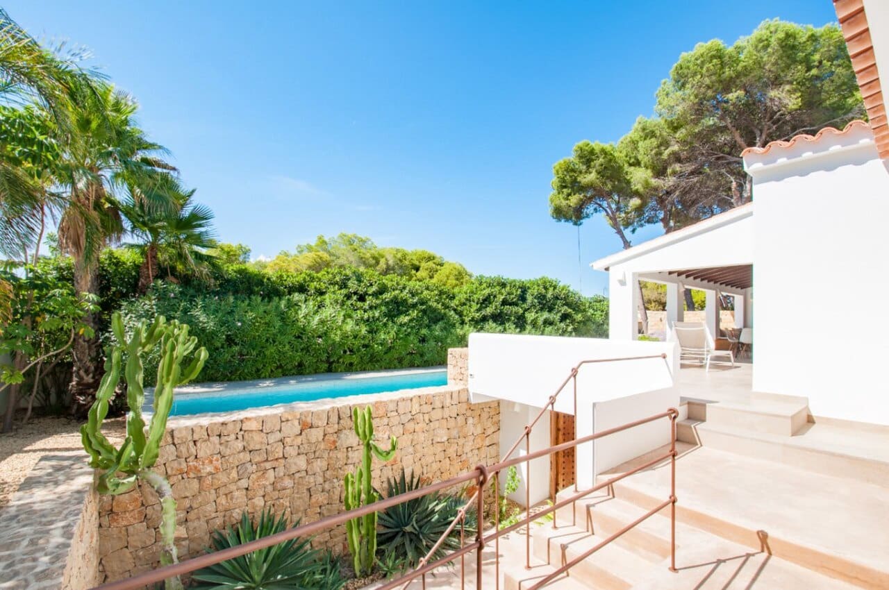 4 bedroom Villa for sale in Moraira with pool - € 1,975,000 (Ref: 8669096)