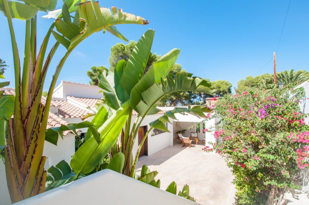 4 bedroom Villa for sale in Moraira with pool - € 1,975,000 (Ref: 8669096)