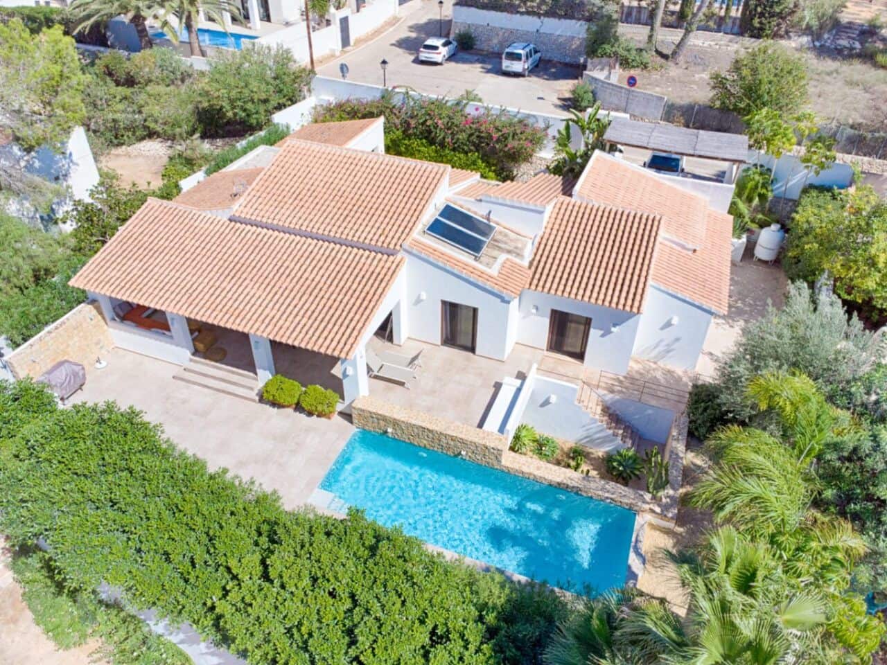 4 bedroom Villa for sale in Moraira with pool - € 1,975,000 (Ref: 8669096)