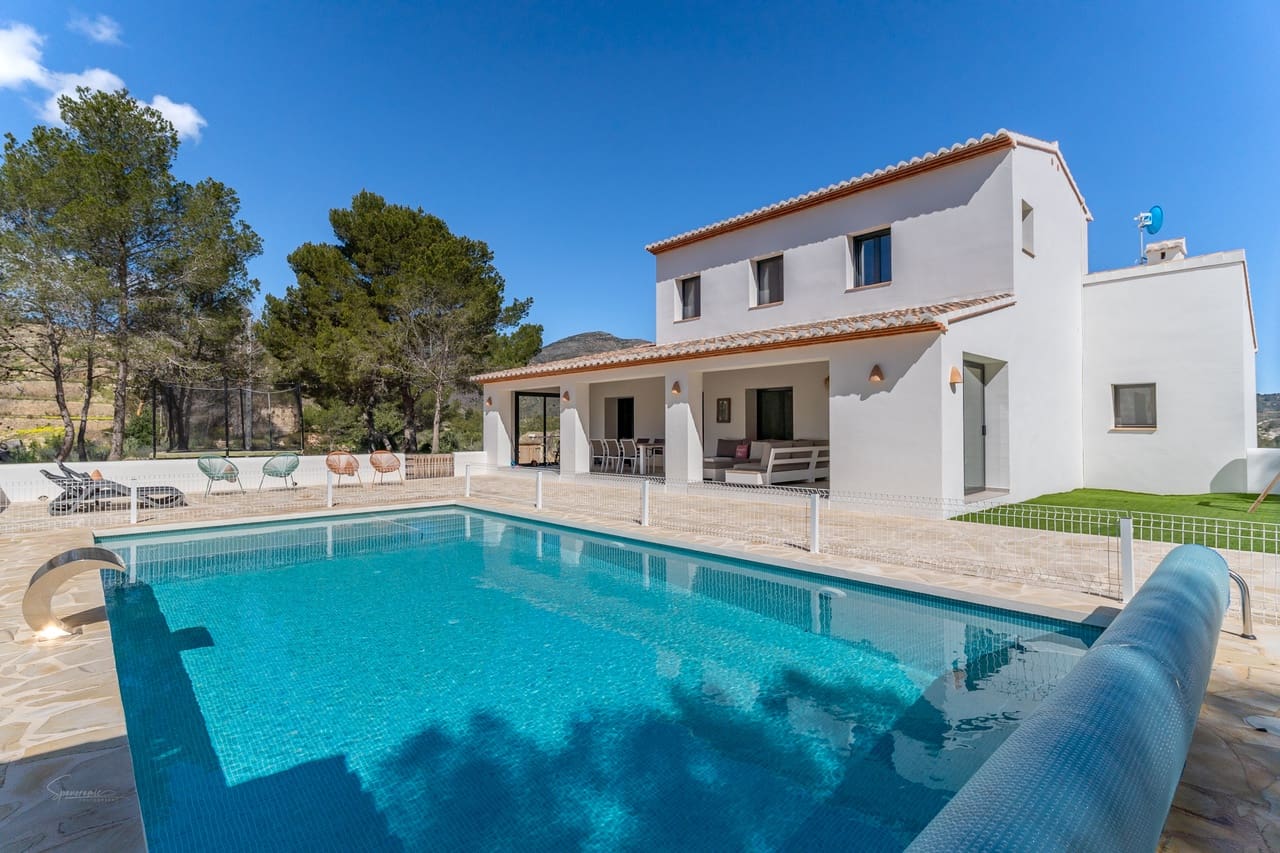 4 makuuhuone Maalaistalo myytävänä paikassa Benissa mukana uima-altaan 
autotalli - 1 095 000 € (Ref: 8681041)