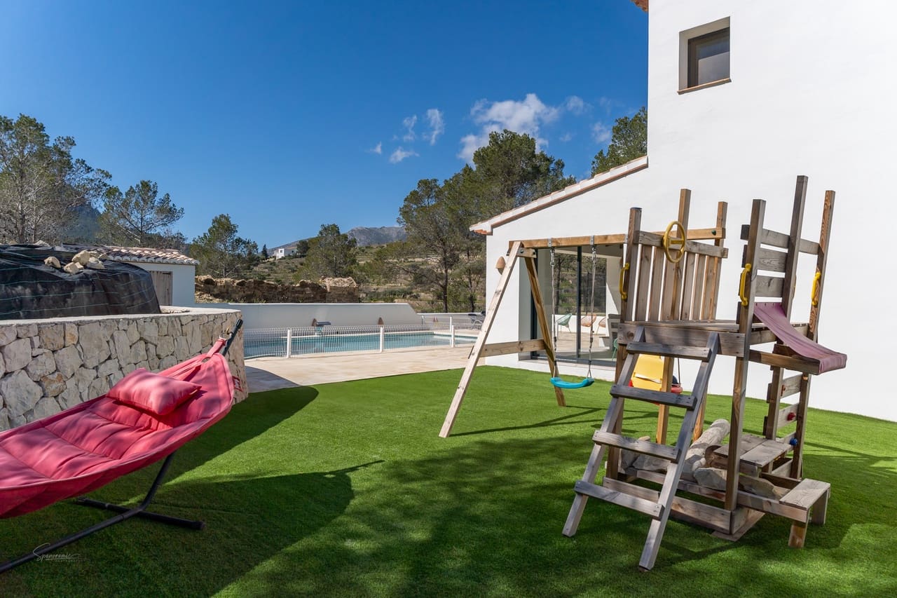 4 makuuhuone Maalaistalo myytävänä paikassa Benissa mukana uima-altaan 
autotalli - 1 095 000 € (Ref: 8681041)