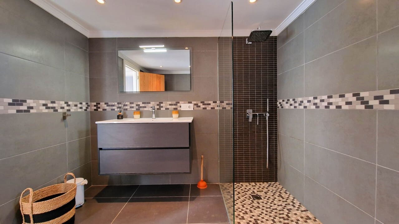 4 sypialnia Willa na sprzedaż w Orba z basenem - 645 000 € (Ref: 8824070)