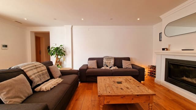 4 quarto Moradia para venda em Orba com piscina - 645 000 € (Ref: 8824070)