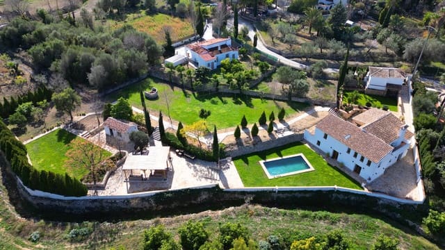 4 quarto Moradia para venda em Orba com piscina - 645 000 € (Ref: 8824070)