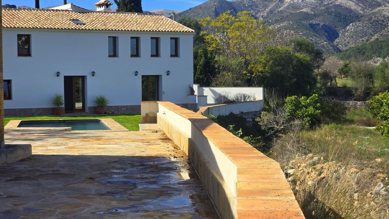 4 sypialnia Willa na sprzedaż w Orba z basenem - 645 000 € (Ref: 8824070)