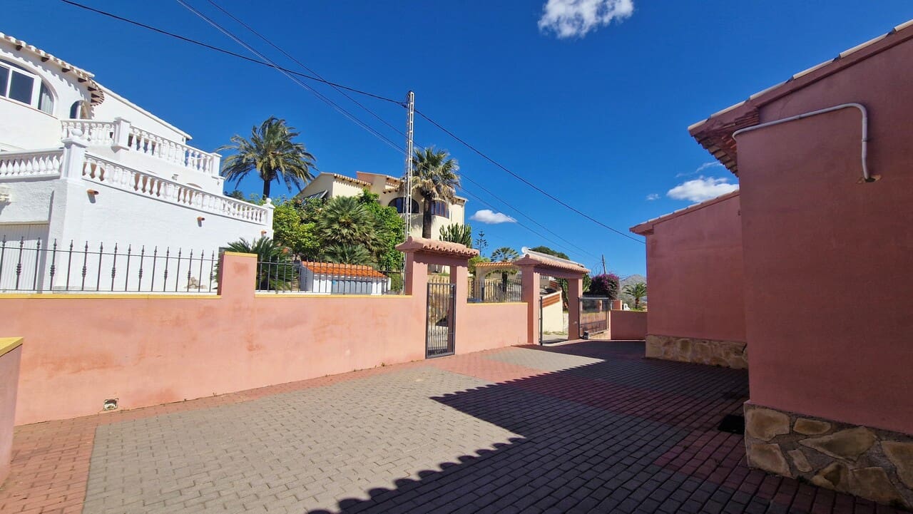 5 camera da letto Villa in vendita in Orba con piscina garage - 499.000 € (Rif: 8937847)