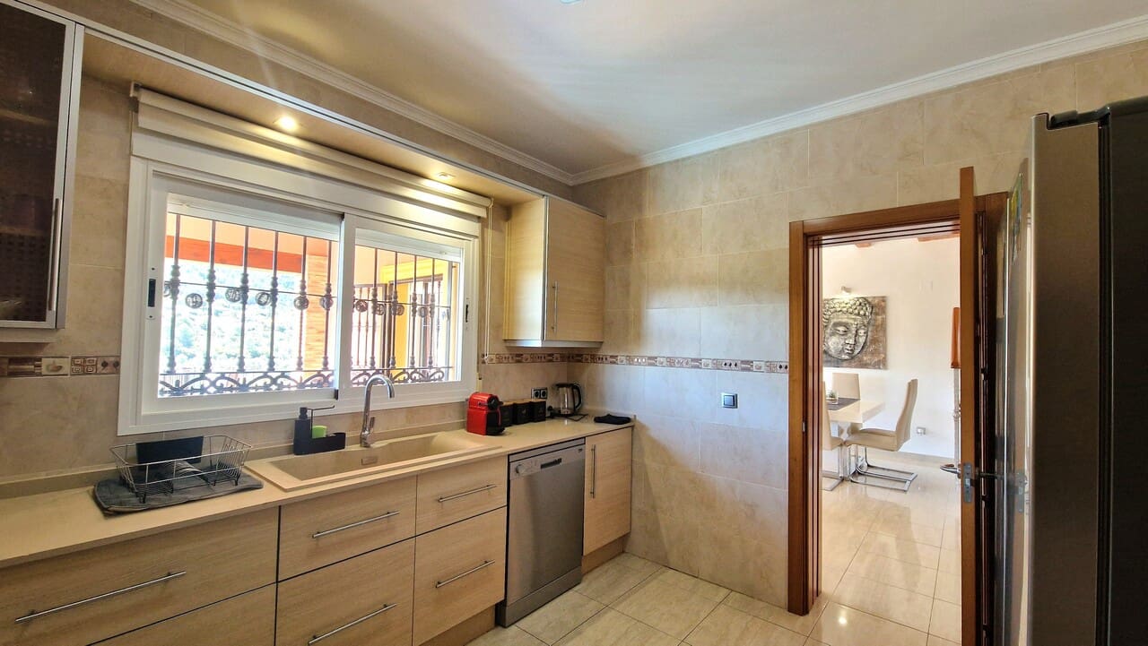 5 camera da letto Villa in vendita in Orba con piscina garage - 499.000 € (Rif: 8937847)