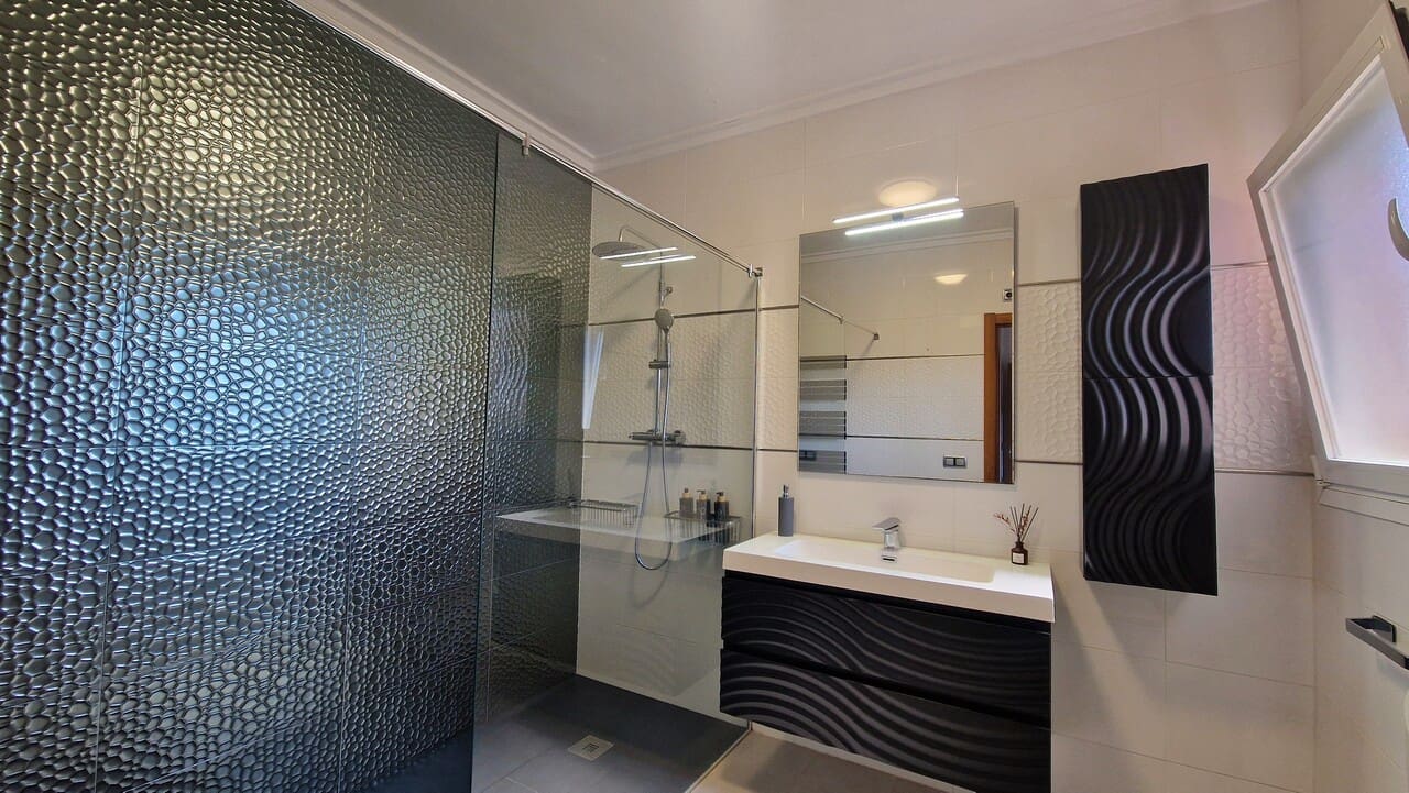 5 camera da letto Villa in vendita in Orba con piscina garage - 499.000 € (Rif: 8937847)