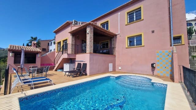 5 camera da letto Villa in vendita in Orba con piscina garage - 499.000 € (Rif: 8937847)
