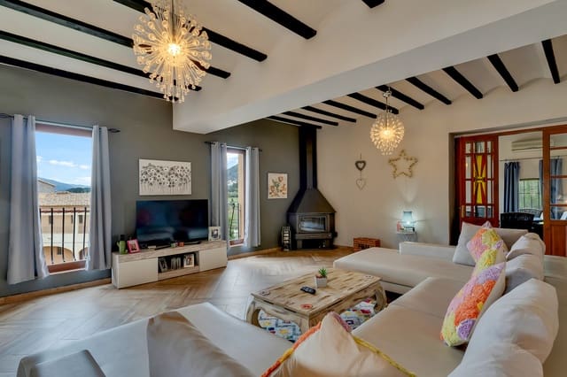 4 soveværelse Finca/Landehus til salg i Llíber med swimmingpool - € 575.000 (Ref: 8989930)