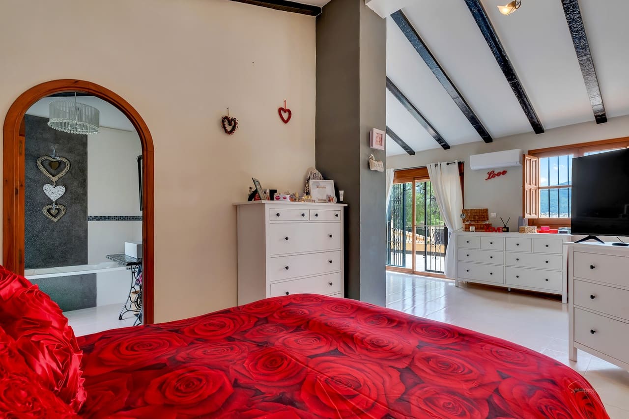 4 sypialnia Finka/Dom wiejski na sprzedaż w Lliber z basenem - 575 000 € (Ref: 8989930)