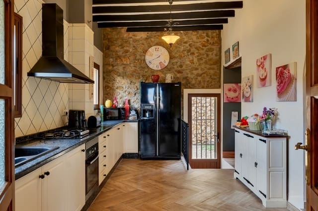 4 soveværelse Finca/Landehus til salg i Llíber med swimmingpool - € 575.000 (Ref: 8989930)