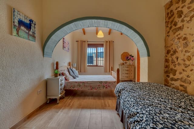 4 soveværelse Finca/Landehus til salg i Llíber med swimmingpool - € 575.000 (Ref: 8989930)