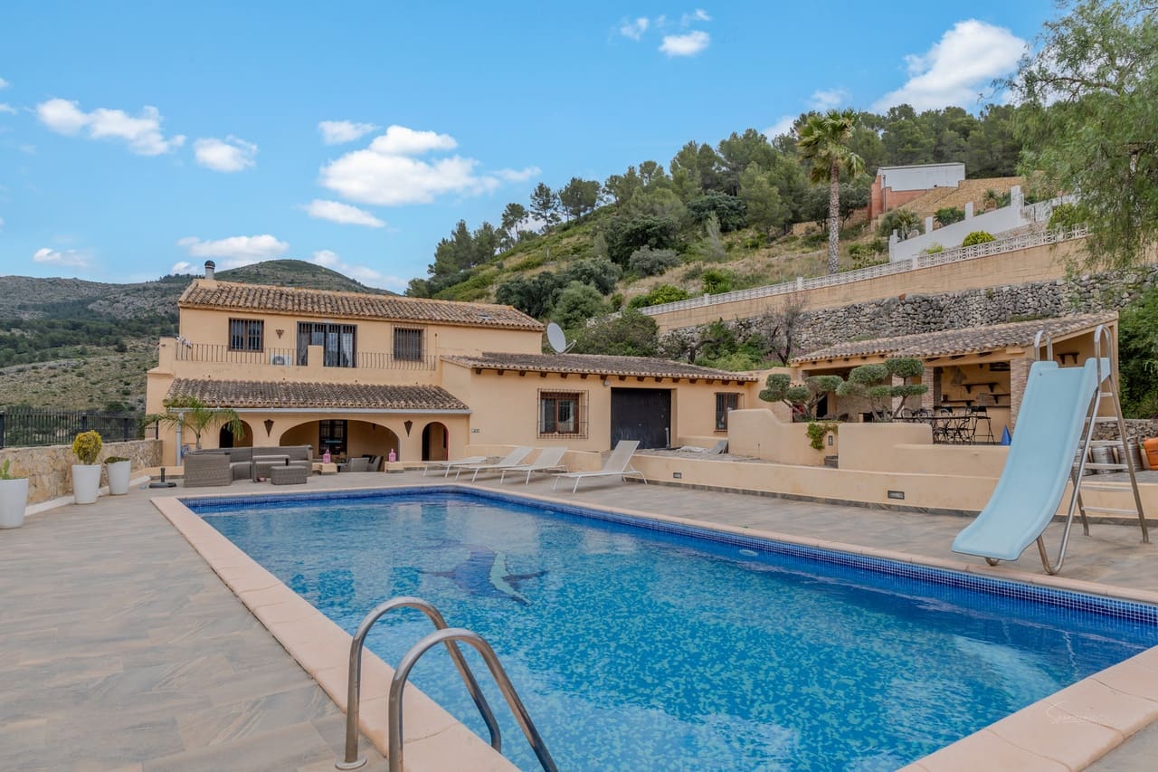 4 sypialnia Finka/Dom wiejski na sprzedaż w Lliber z basenem - 575 000 € (Ref: 8989930)