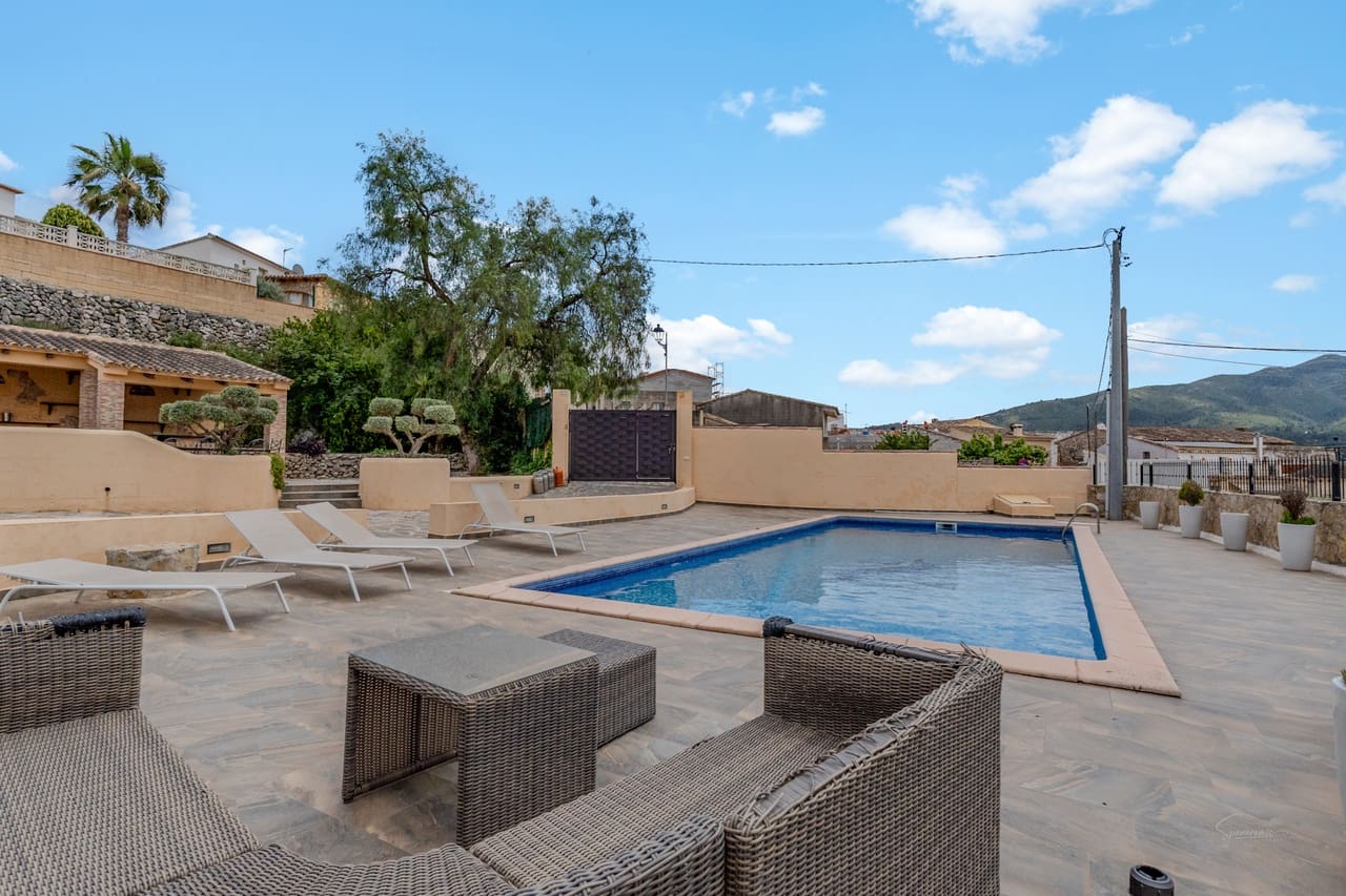 4 sypialnia Finka/Dom wiejski na sprzedaż w Lliber z basenem - 575 000 € (Ref: 8989930)