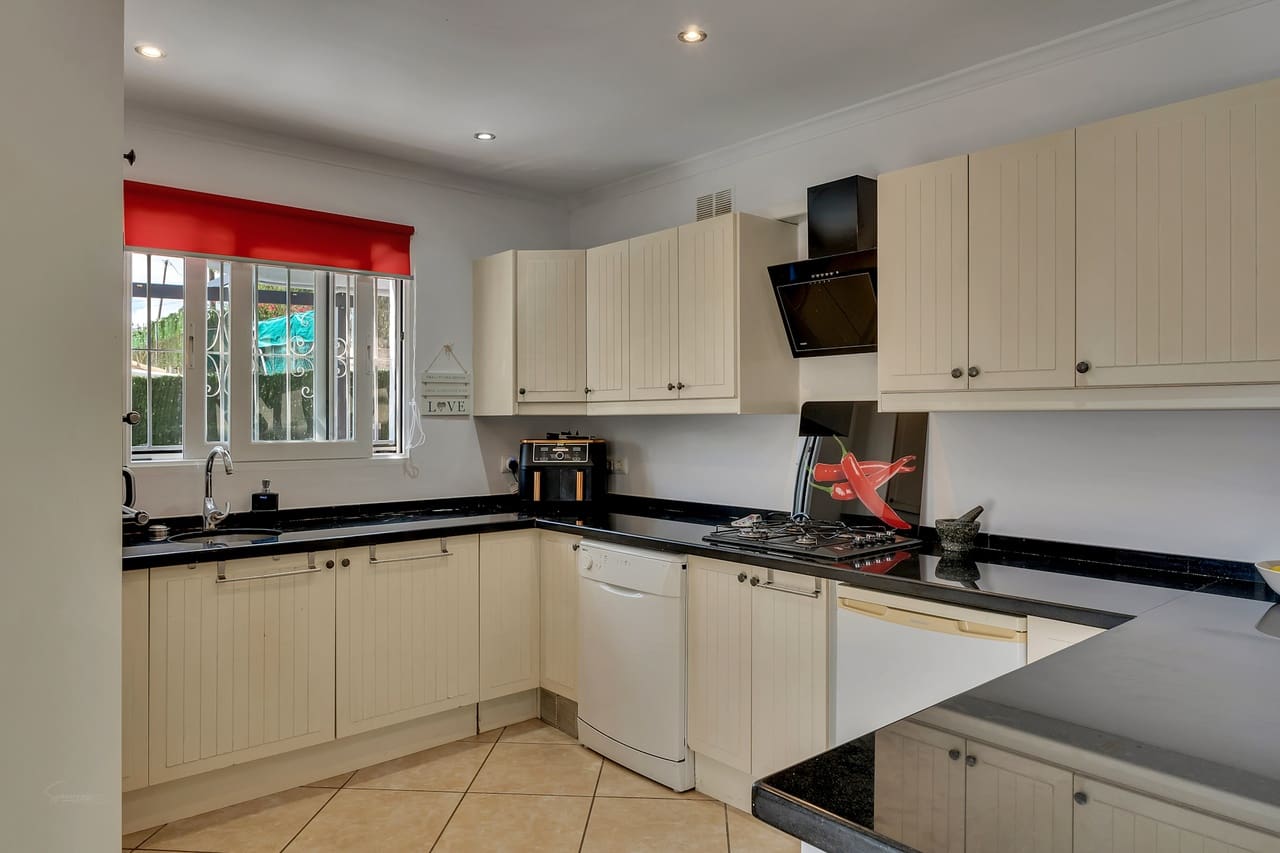 3 bedroom Villa for sale in Alcalali / Alcanali with pool - € 527,000 (Ref: 9340414)