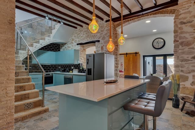 3 sovrum Hus till salu i Orba - 395 000 € (Ref: 9340417)