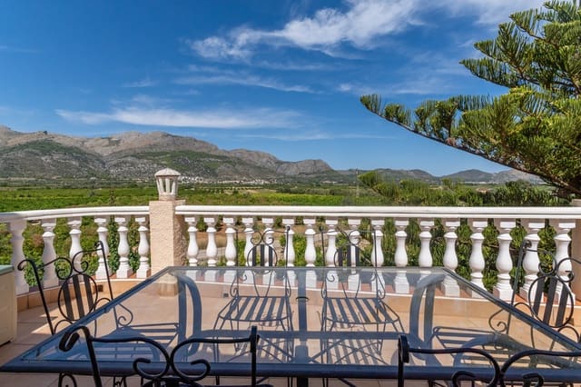 4 bedroom Villa for sale in Orba with pool - € 599,000 (Ref: 9340420)