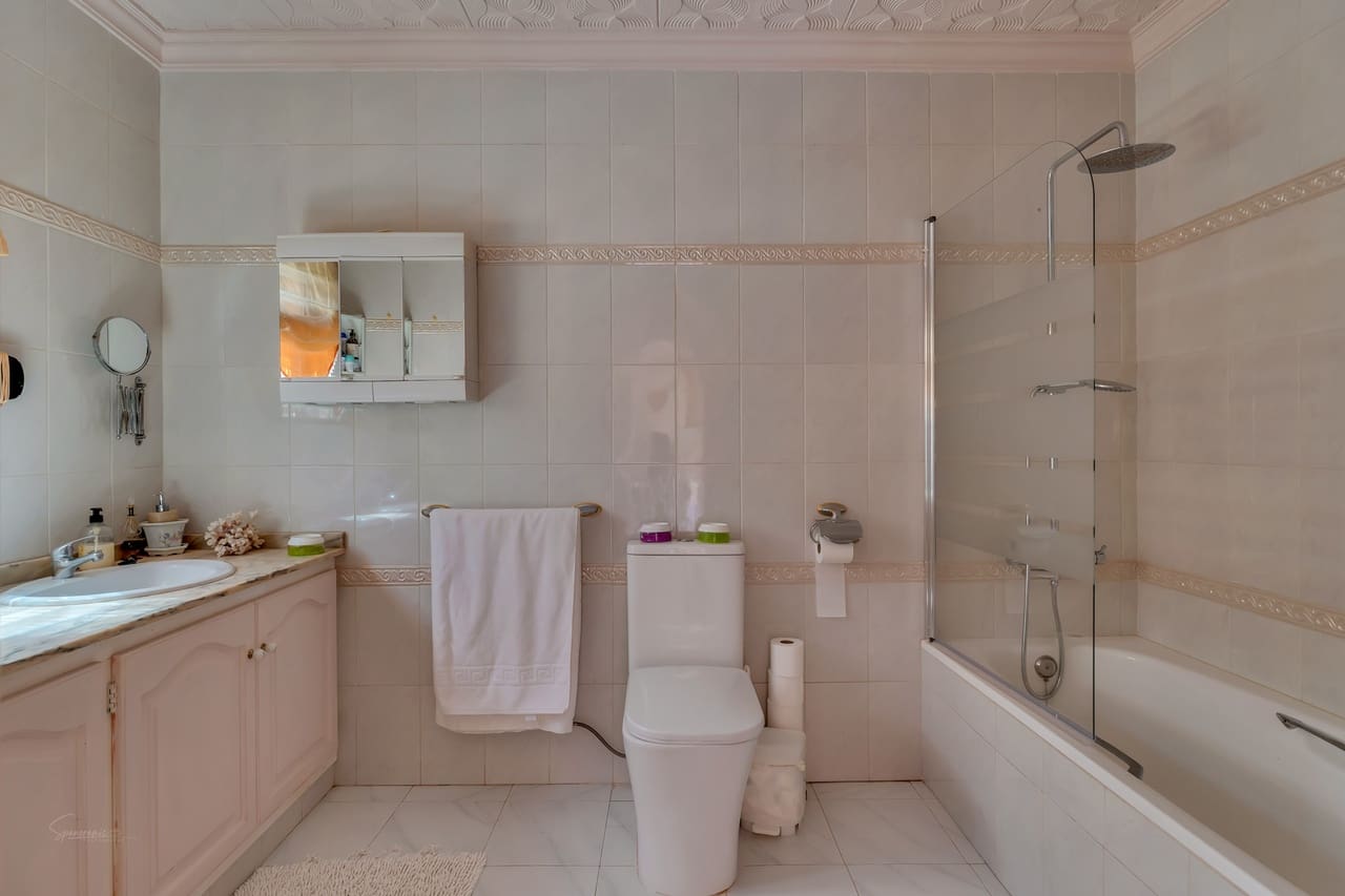 4 sovrum Villa till salu i Orba med pool - 599 000 € (Ref: 9340420)