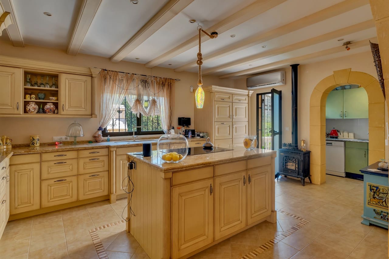 4 sovrum Villa till salu i Orba med pool - 599 000 € (Ref: 9340420)