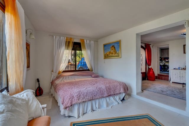 4 bedroom Villa for sale in Orba with pool - € 599,000 (Ref: 9340420)