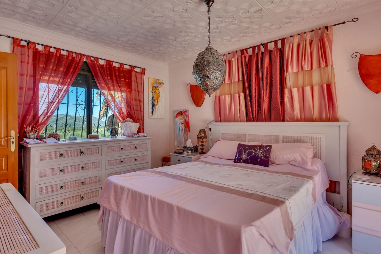 4 sovrum Villa till salu i Orba med pool - 599 000 € (Ref: 9340420)