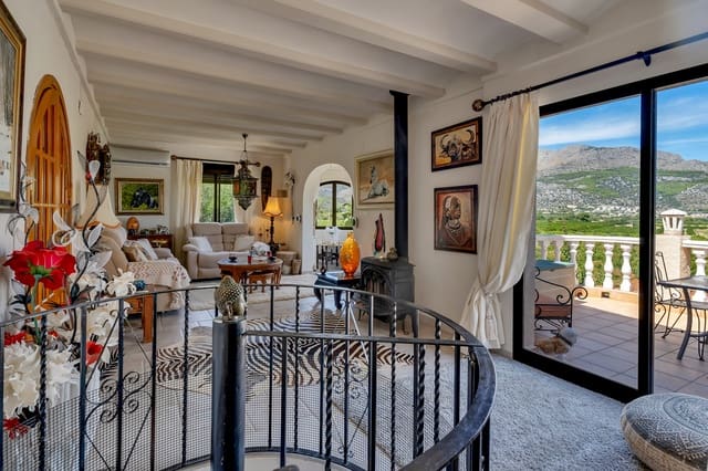 4 bedroom Villa for sale in Orba with pool - € 599,000 (Ref: 9340420)