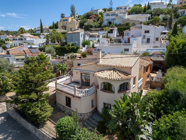 4 bedroom Villa for sale in Orba with pool - € 599,000 (Ref: 9340420)