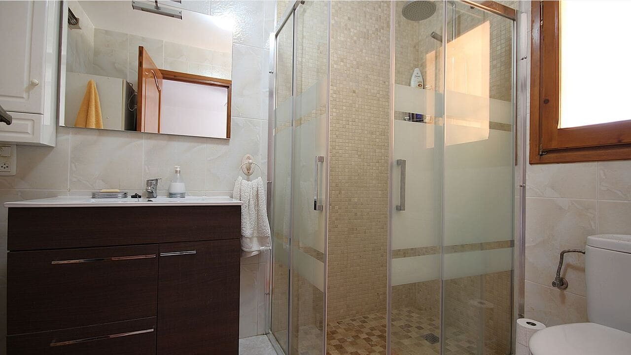 2 sovrum Villa till salu i Orba med pool garage - 375 000 € (Ref: 9340426)