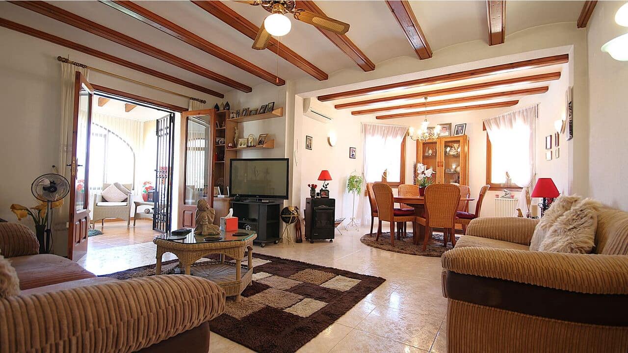 2 sovrum Villa till salu i Orba med pool garage - 375 000 € (Ref: 9340426)