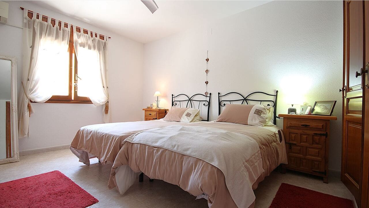 2 sovrum Villa till salu i Orba med pool garage - 375 000 € (Ref: 9340426)