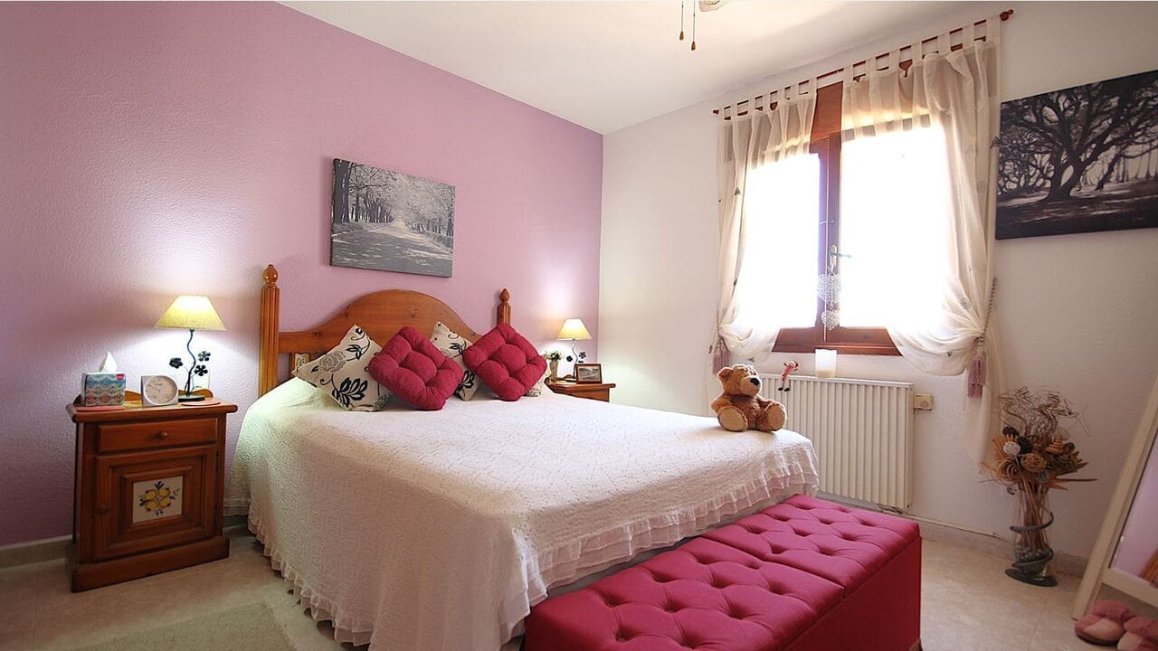 2 sovrum Villa till salu i Orba med pool garage - 375 000 € (Ref: 9340426)