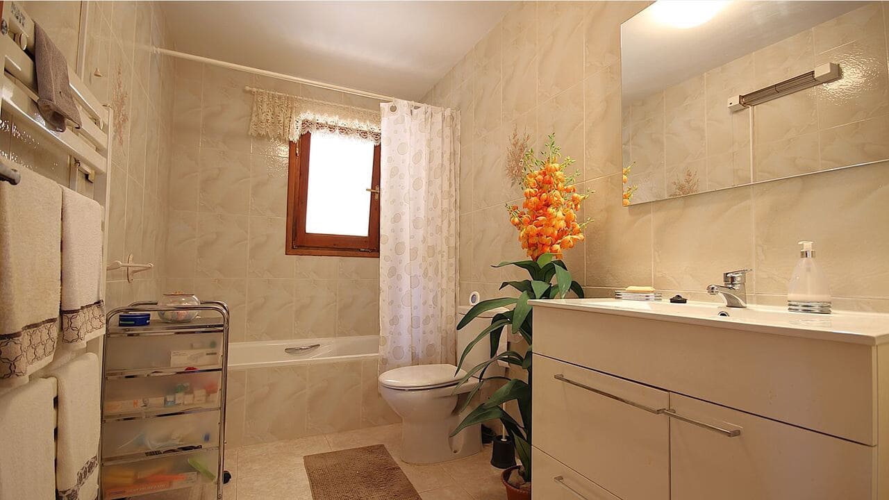 2 sovrum Villa till salu i Orba med pool garage - 375 000 € (Ref: 9340426)