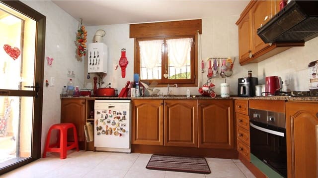 2 sovrum Villa till salu i Orba med pool garage - 375 000 € (Ref: 9340426)