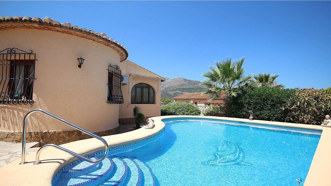 2 sovrum Villa till salu i Orba med pool garage - 375 000 € (Ref: 9340426)