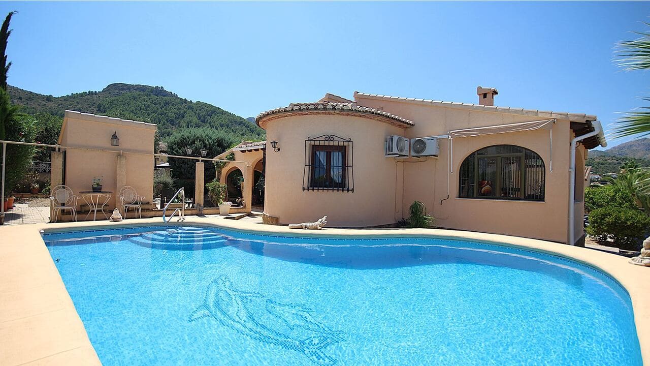 2 sovrum Villa till salu i Orba med pool garage - 375 000 € (Ref: 9340426)