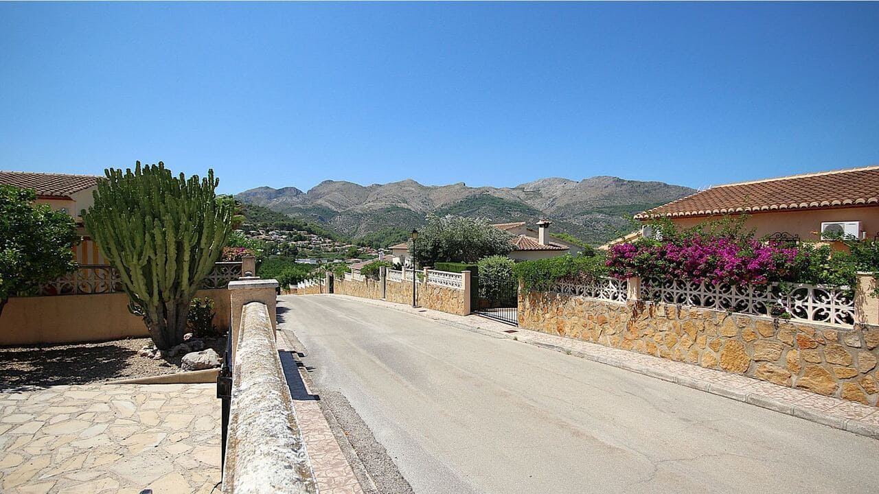 2 sovrum Villa till salu i Orba med pool garage - 375 000 € (Ref: 9340426)