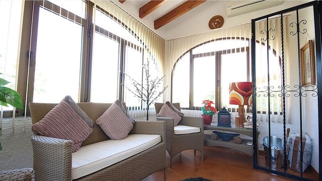 2 sovrum Villa till salu i Orba med pool garage - 375 000 € (Ref: 9340426)