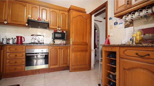 2 sovrum Villa till salu i Orba med pool garage - 375 000 € (Ref: 9340426)