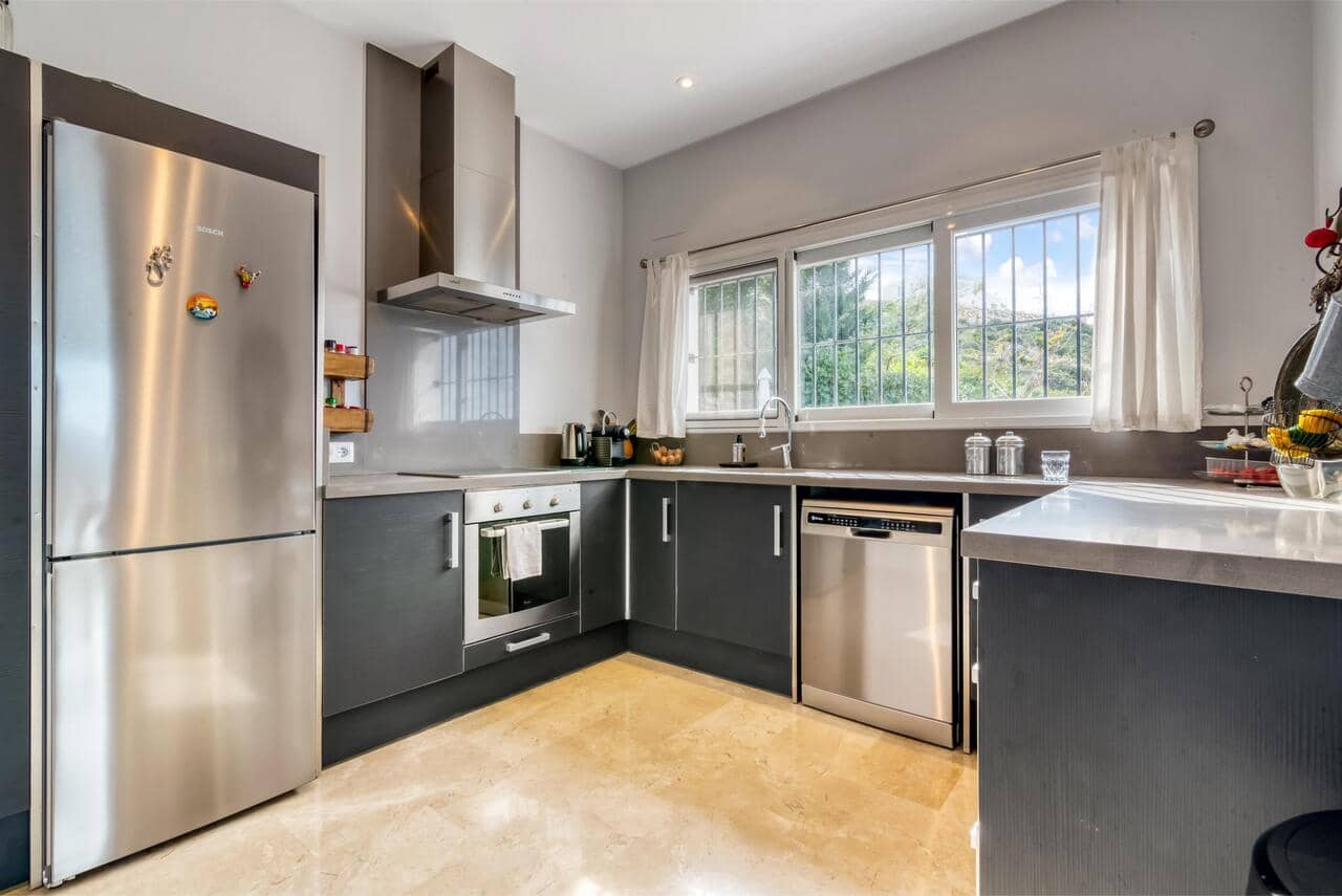 4 bedroom Villa for sale in Rafol de Almunia with pool - € 645,000 (Ref: 9340435)