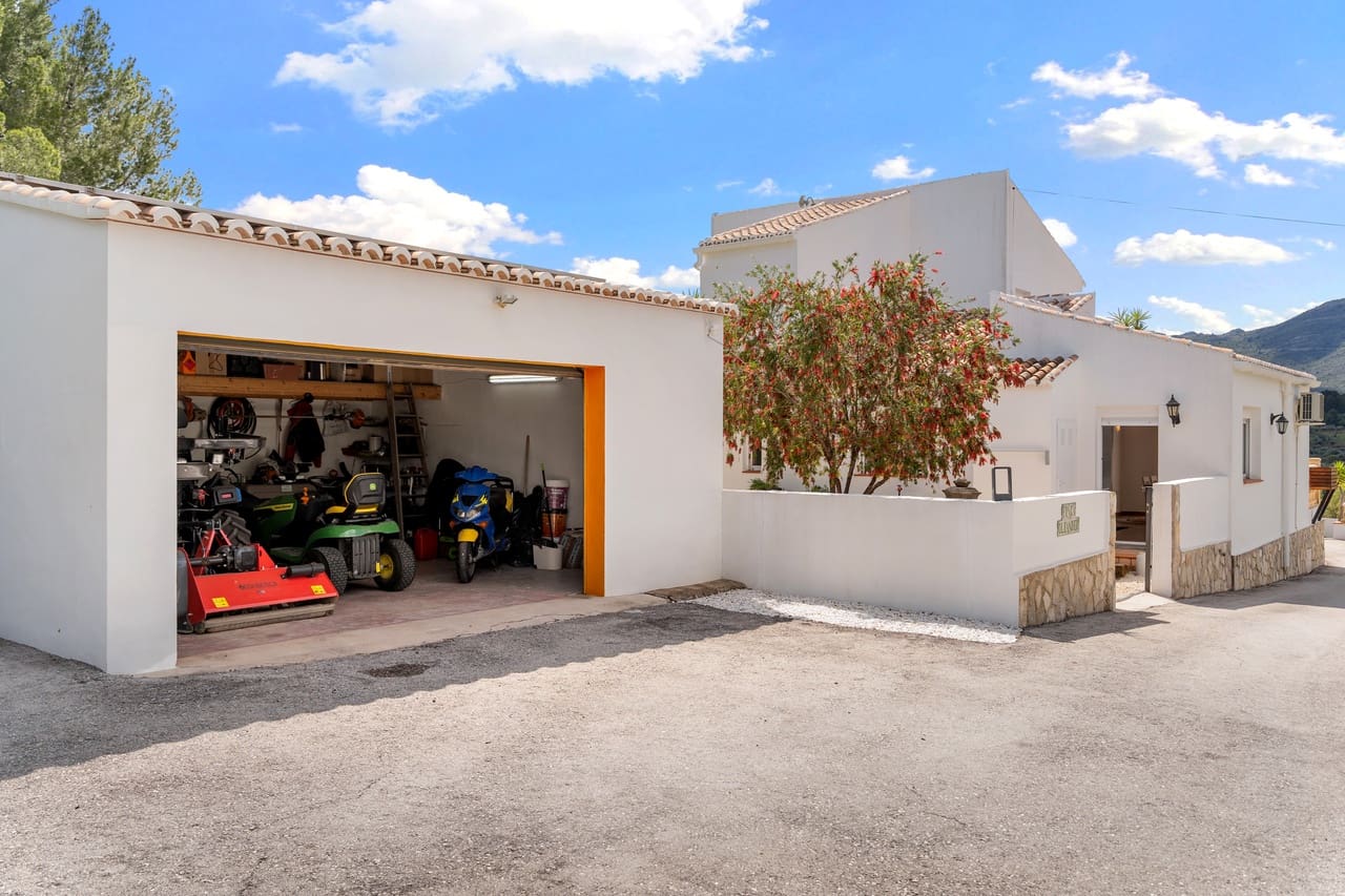 4 soveværelse Finca/Landehus til salg i Murla med swimmingpool garage - € 825.000 (Ref: 9345569)