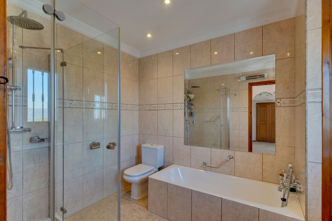 4 camera da letto Villa in vendita in Orba con piscina garage - 599.950 € (Rif: 9635137)