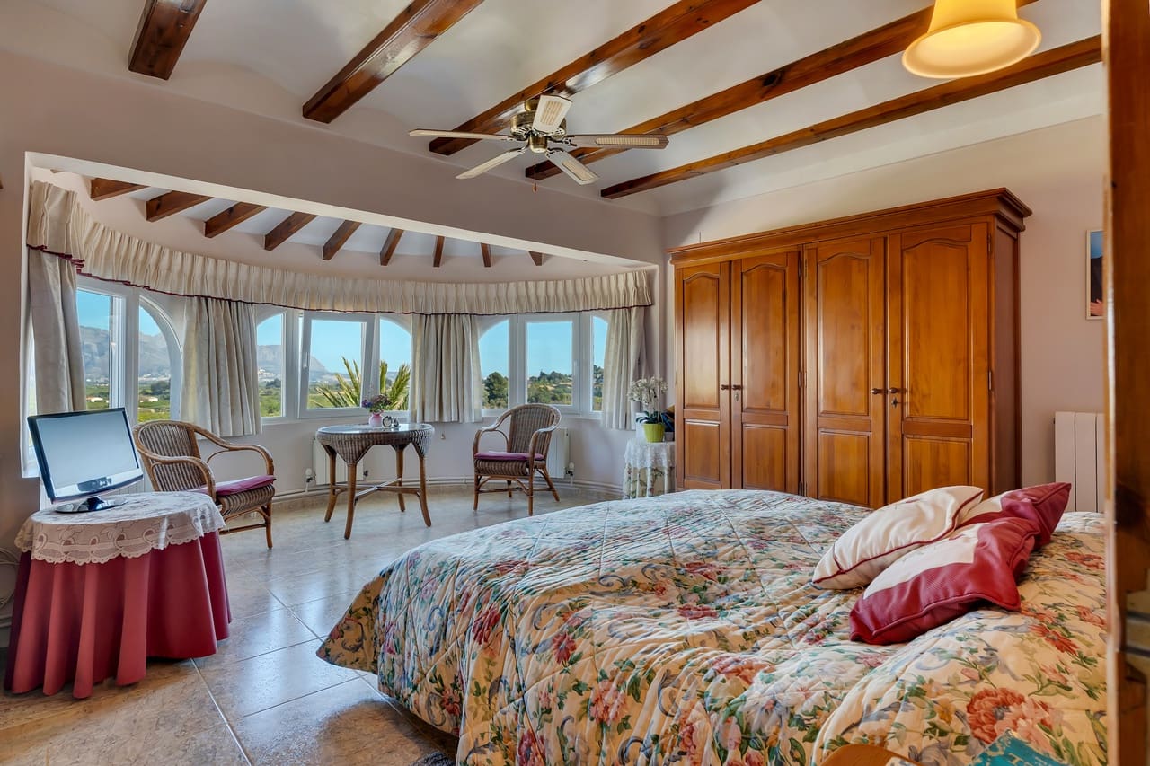 4 camera da letto Villa in vendita in Orba con piscina garage - 599.950 € (Rif: 9635137)