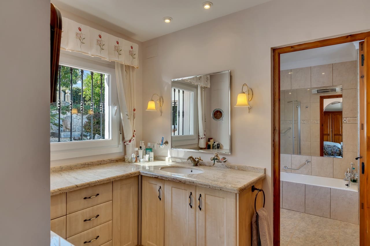 4 camera da letto Villa in vendita in Orba con piscina garage - 599.950 € (Rif: 9635137)