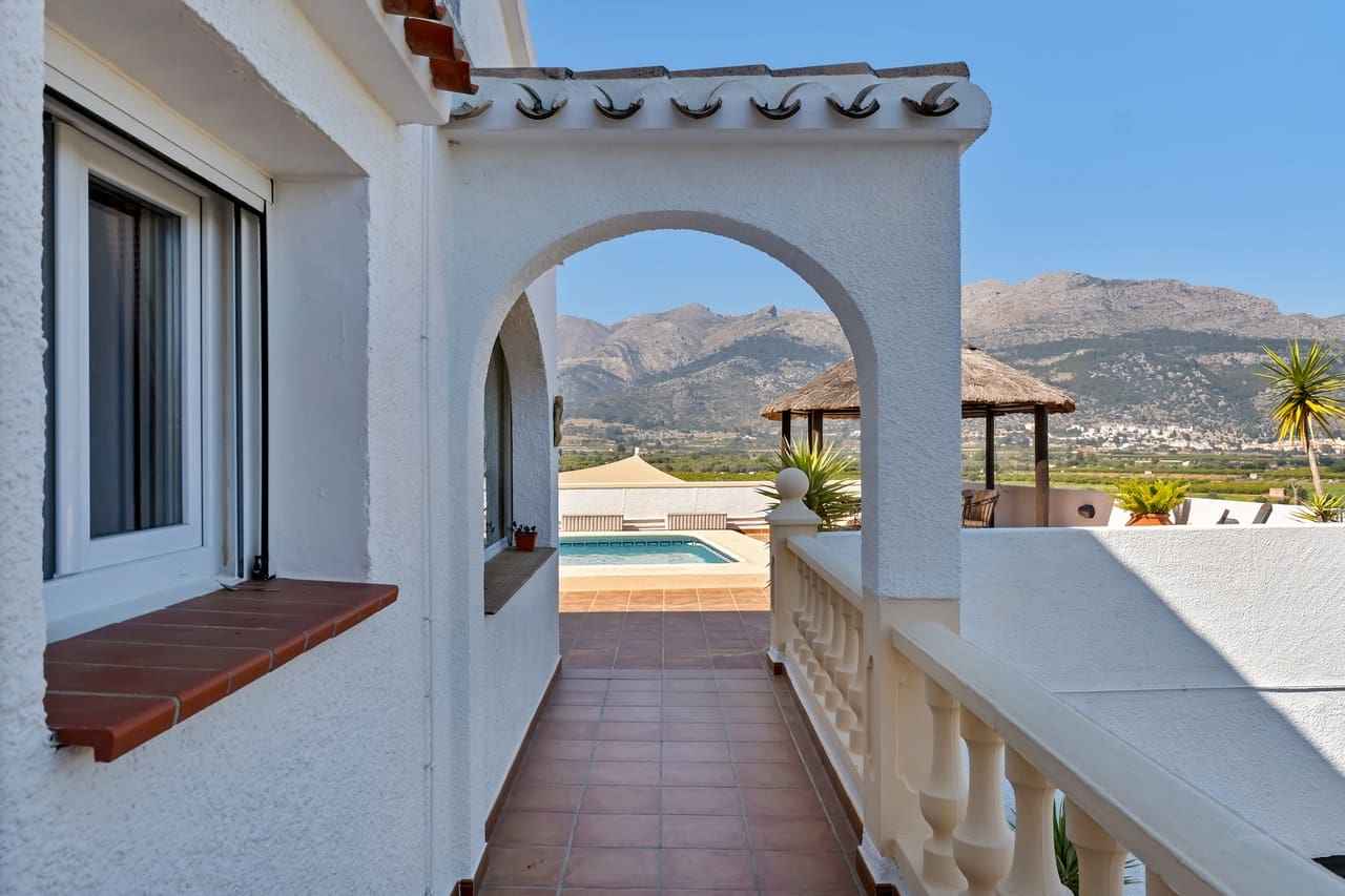 4 camera da letto Villa in vendita in Orba con piscina garage - 599.950 € (Rif: 9635137)