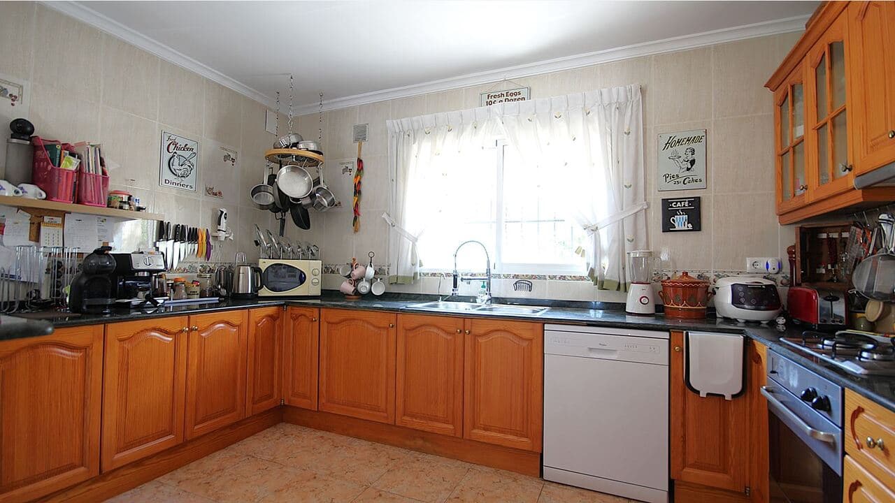 Chalet de 3 habitaciones en Orba en venta con piscina - 475.000 € (Ref: 9716679)