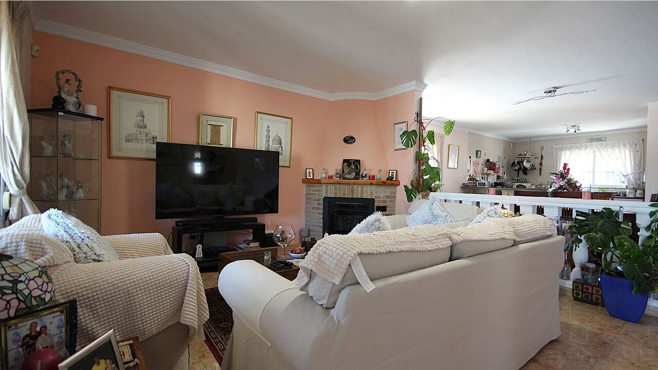 Chalet de 3 habitaciones en Orba en venta con piscina - 475.000 € (Ref: 9716679)