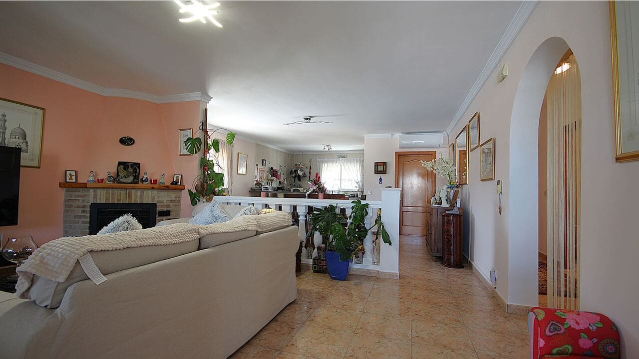 Chalet de 3 habitaciones en Orba en venta con piscina - 475.000 € (Ref: 9716679)