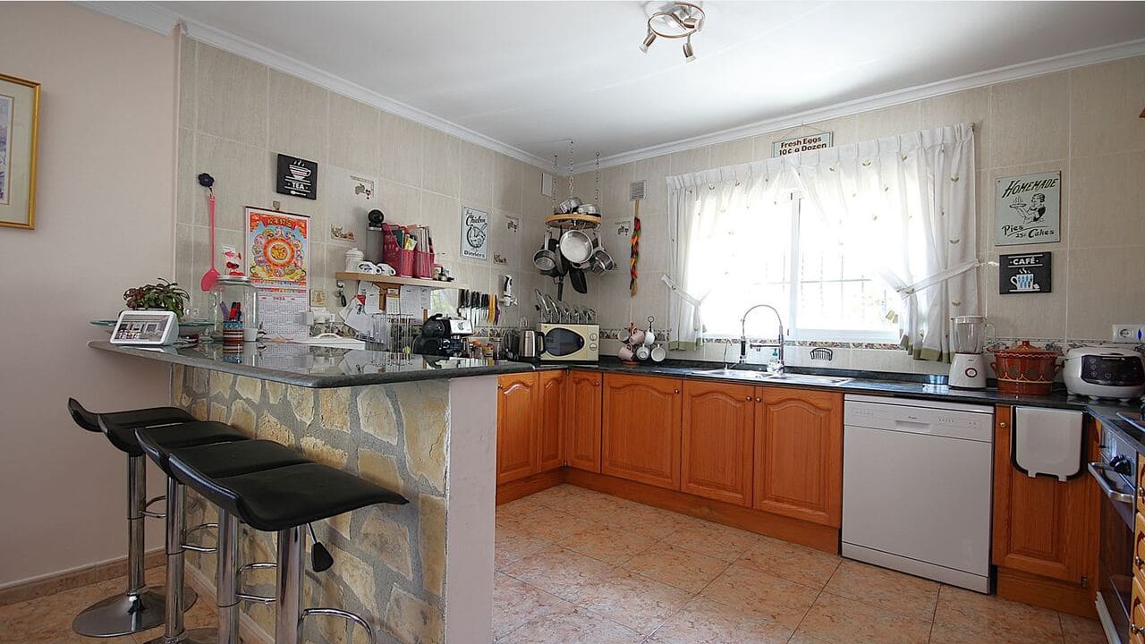 Chalet de 3 habitaciones en Orba en venta con piscina - 475.000 € (Ref: 9716679)